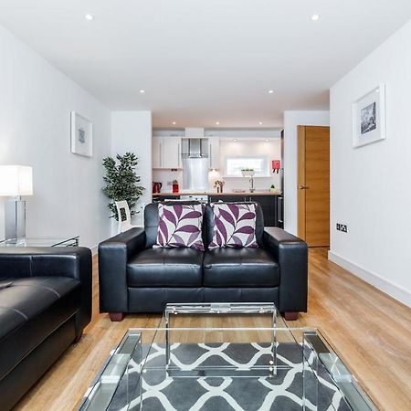 Roomspace Serviced Apartments - Abbot'S Yard Гилдфорд Екстериор снимка
