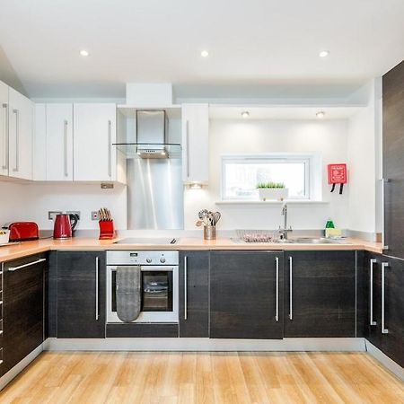 Roomspace Serviced Apartments - Abbot'S Yard Гилдфорд Екстериор снимка