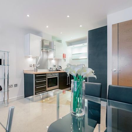Roomspace Serviced Apartments - Abbot'S Yard Гилдфорд Екстериор снимка
