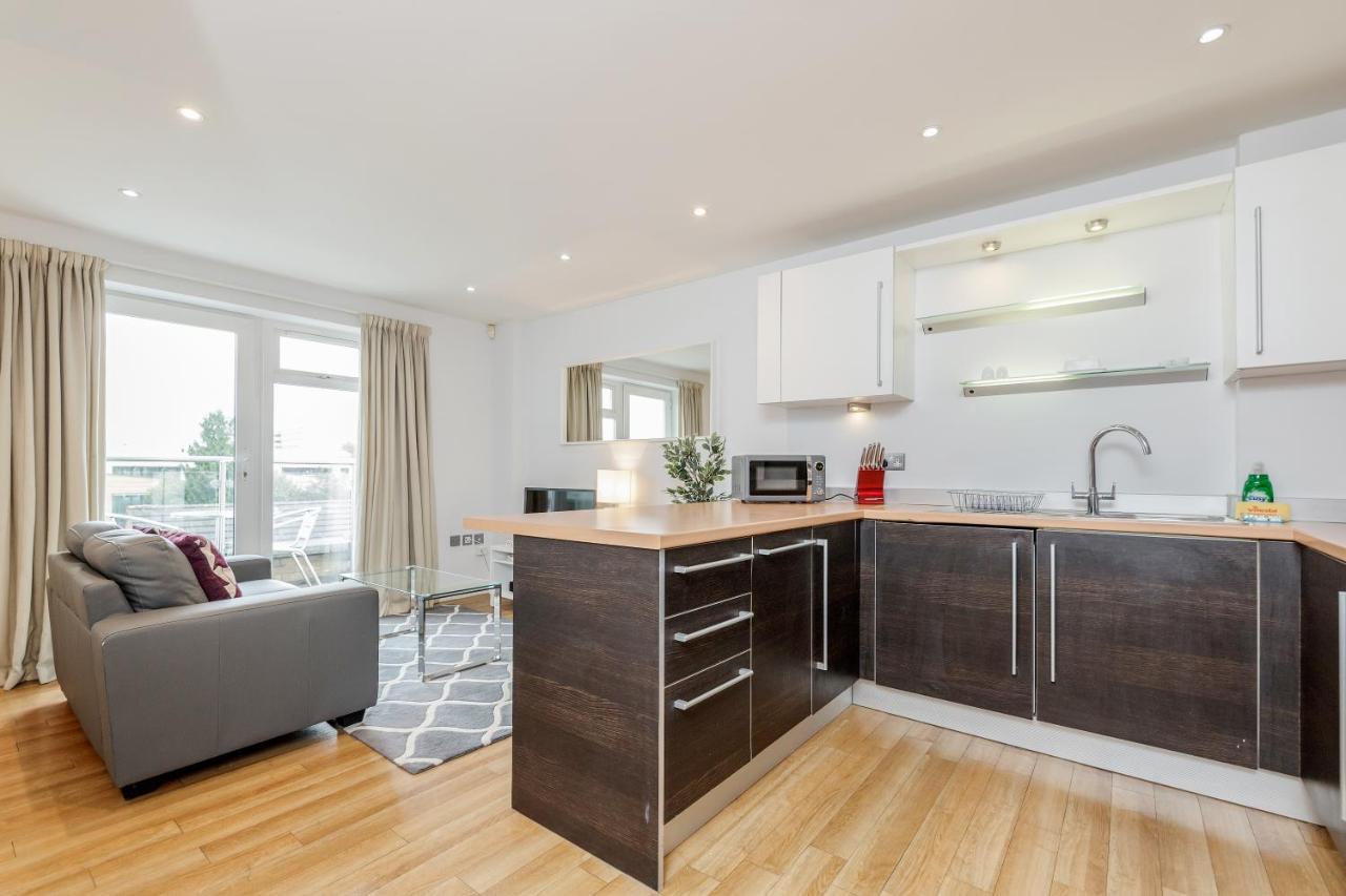 Roomspace Serviced Apartments - Abbot'S Yard Гилдфорд Екстериор снимка