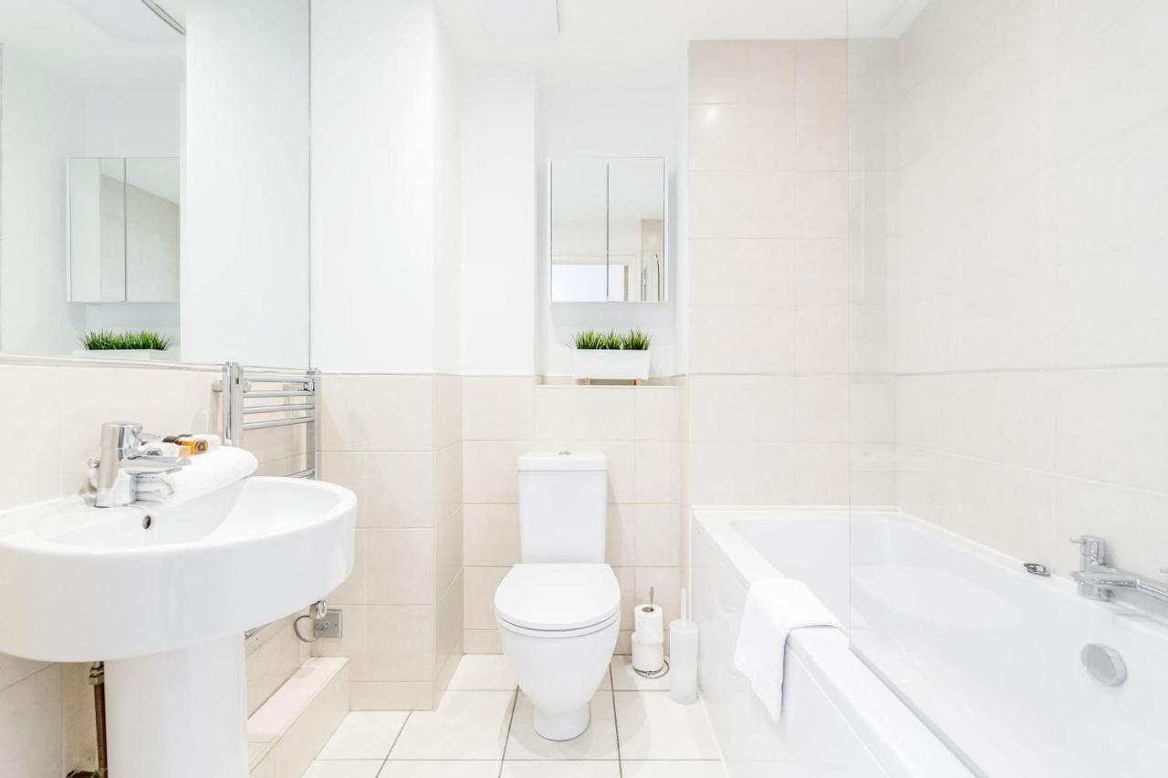 Roomspace Serviced Apartments - Abbot'S Yard Гилдфорд Екстериор снимка