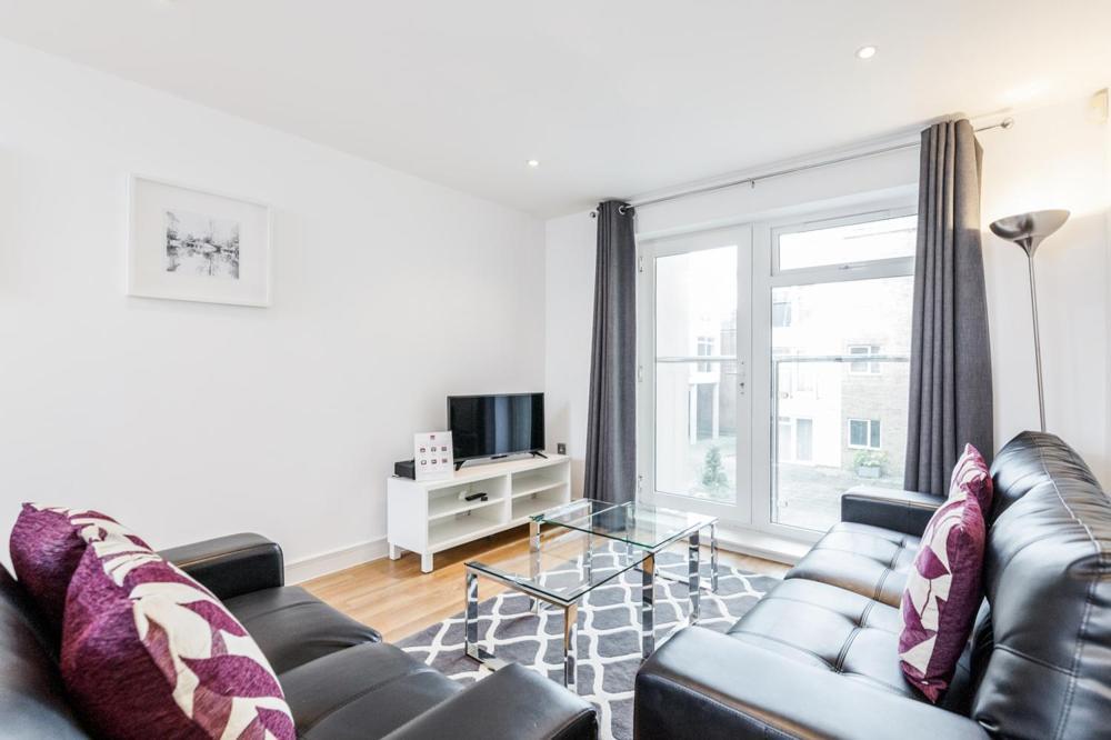 Roomspace Serviced Apartments - Abbot'S Yard Гилдфорд Екстериор снимка