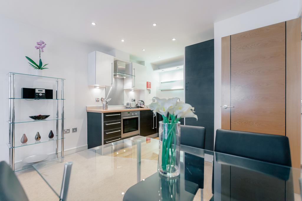 Roomspace Serviced Apartments - Abbot'S Yard Гилдфорд Екстериор снимка
